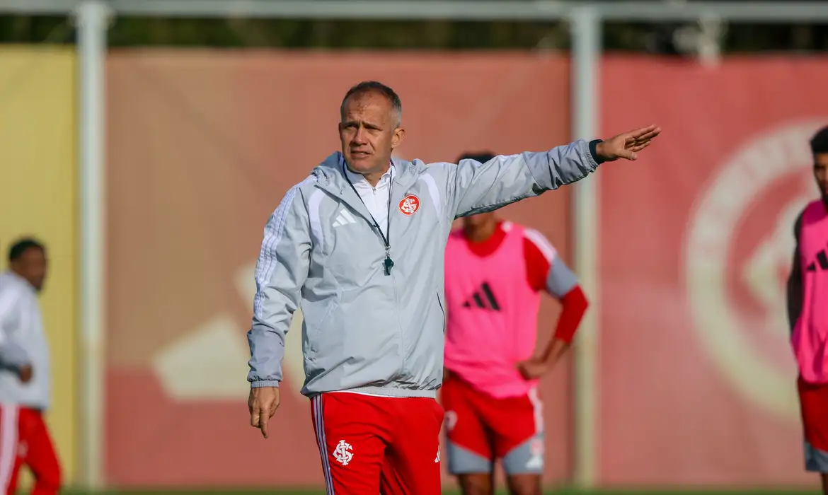 Internacional contrata Eduardo Baptista para tirar time do Z4