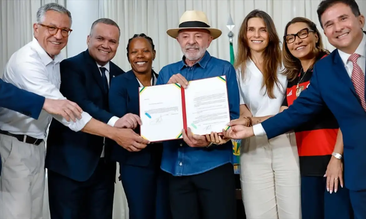Lei futebol feminino: Lula sanciona medidas para o desenvolvimento