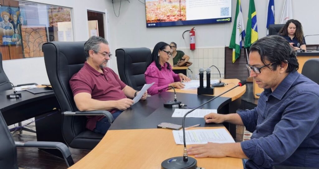CCJ da Câmara de Cáceres analisa emendas e autonomia escolar