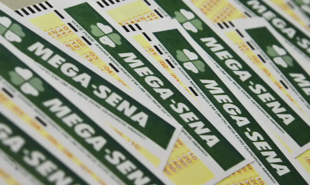 O prêmio da Mega-Sena acumula e pode chegar a R$ 70 milhões