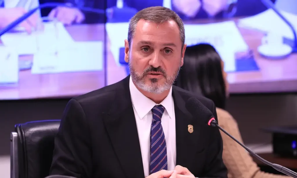 Reintegração de Andrei Rodrigues na PF: Dino anula afastamento