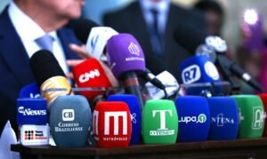 Saúde mental de jornalistas: assédio e sobrecarga preocupam