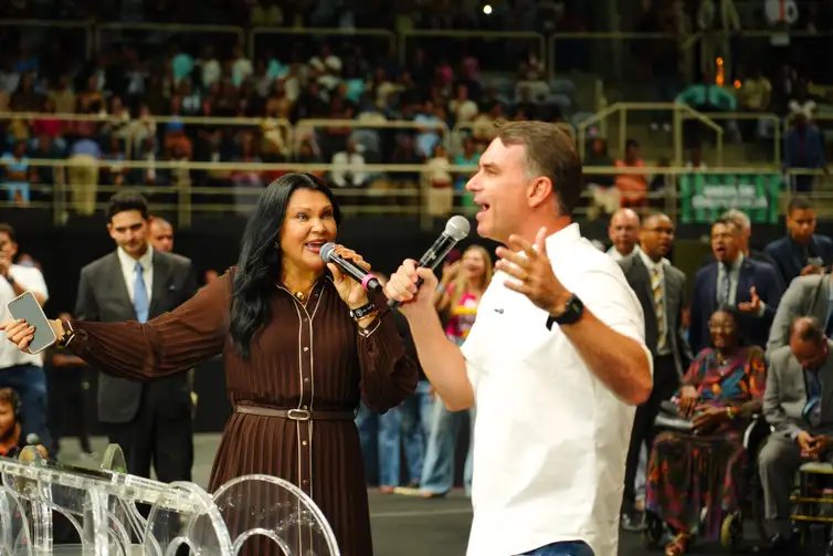 São Paulo (SP), 11/10/2026 - Candidato à presidência do Brasil, Flávio Bolsonaro, durante encontro com prefeitos.