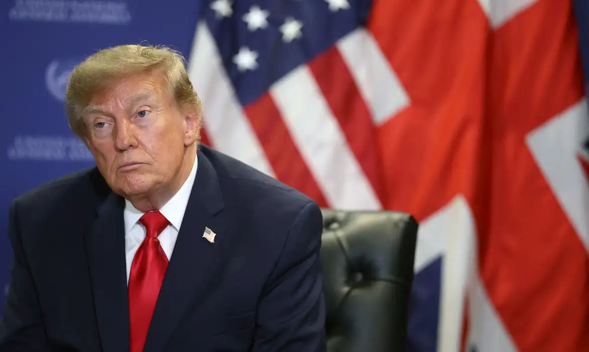Trump eleições Brasil: Donald Trump monitora pleito sem apoio