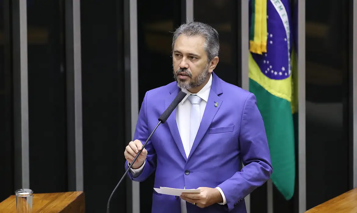 Elmano de Freitas Ceará: governador é reeleito em 1º turno