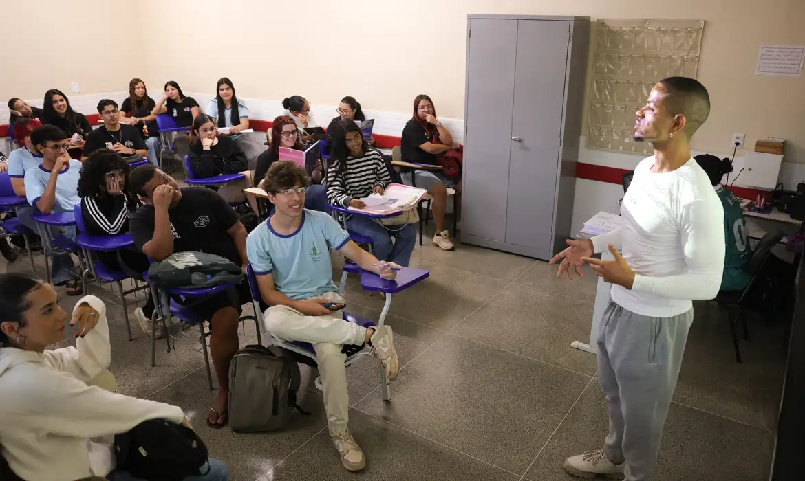 Enem 2026 idioma prova: inscritos automáticos escolhem língua