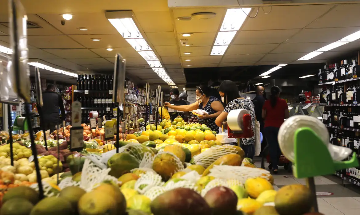 INPC acumulado 12 meses chega a 4,29%, aponta IBGE