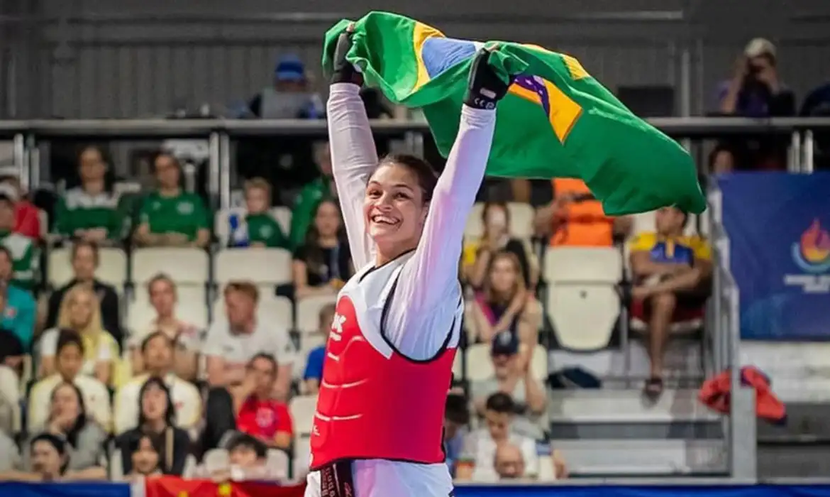 Maria Clara Pacheco conquista ouro no Grand Prix de Taekwondo