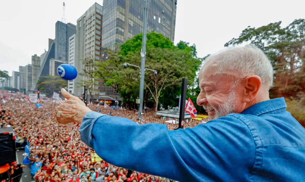 Manifestação Lula Paulista: milhares na Avenida Paulista