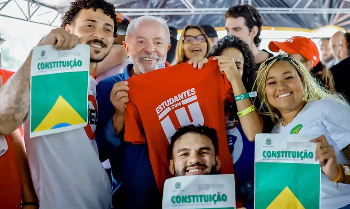 Lula Pé de Meia universitário: proposta para estudantes