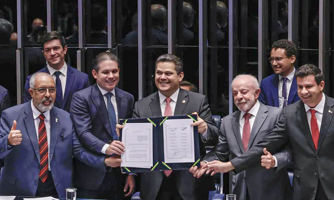 Fim da escala 6x1: Congresso promulga emenda e 5x2 começa em 60 dias
