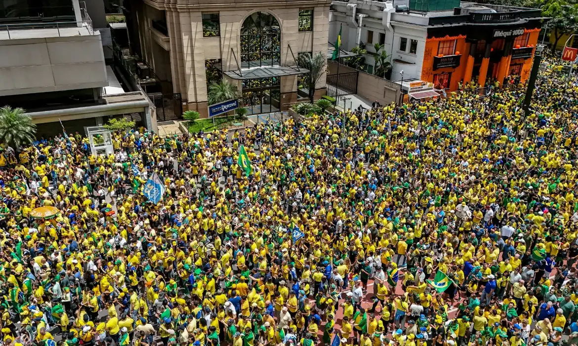 Flávio Bolsonaro na Paulista: Candidato fala sobre anistia e STF
