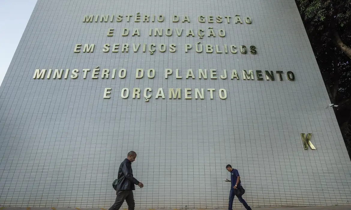 Realocação Orçamento 2027: Governo move R$ 20 bilhões