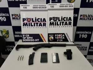 Prisão de dupla por roubo em Sorriso: PM recupera bens e arma