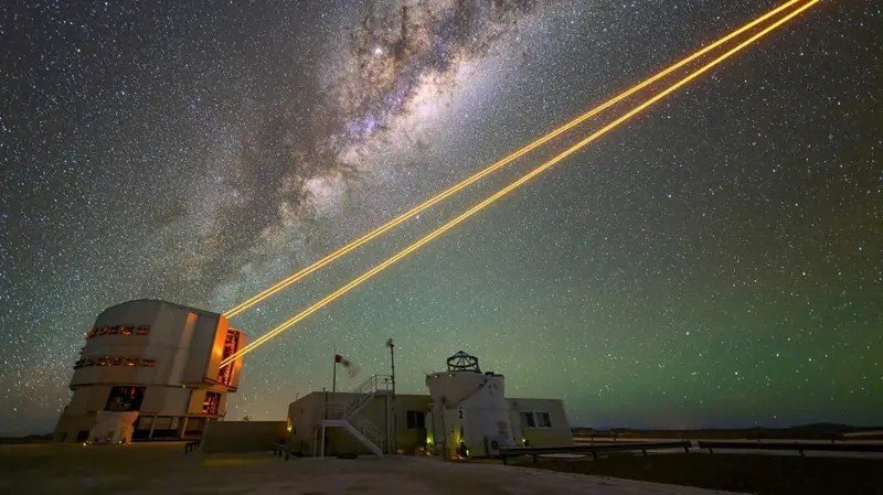 Lasers na astronomia: como estrelas falsas ajudam observações