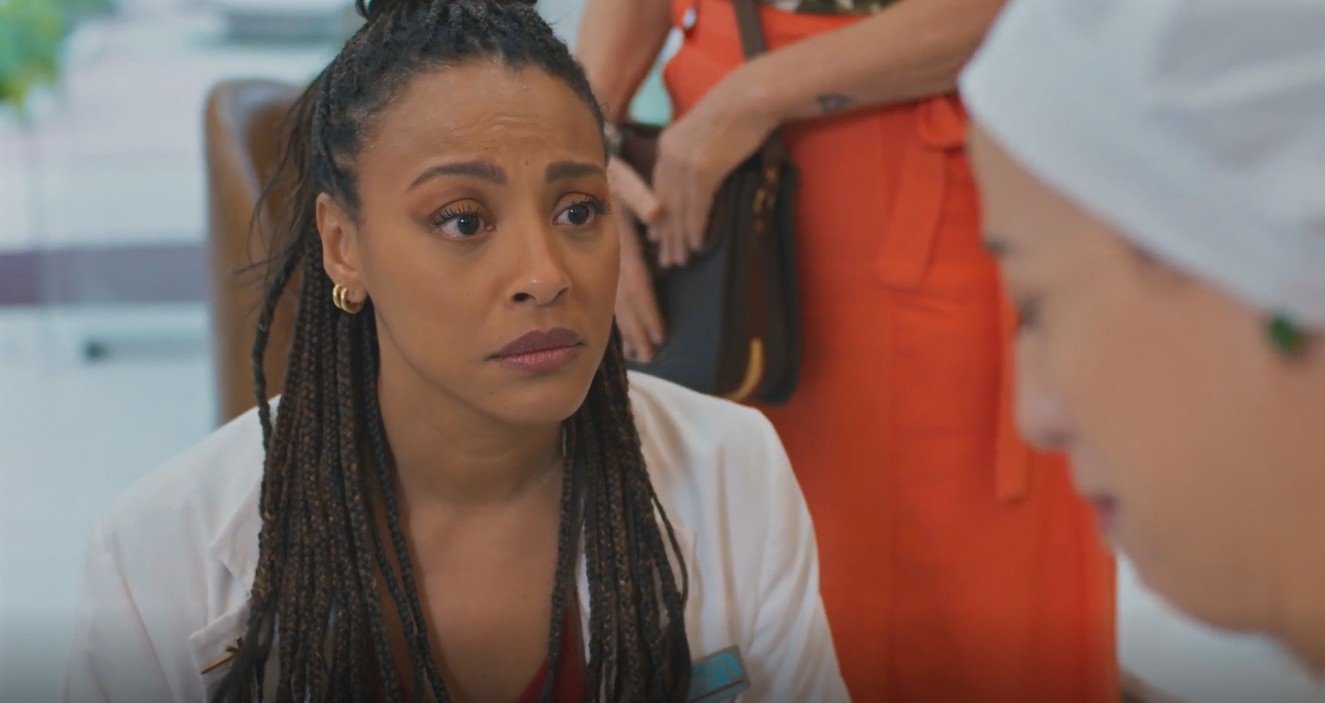 Racismo na novela Por Você: Bela sofre preconceito no hospital