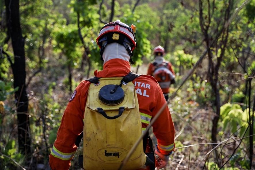 Corpo de Bombeiros combate três incêndios florestais em MT