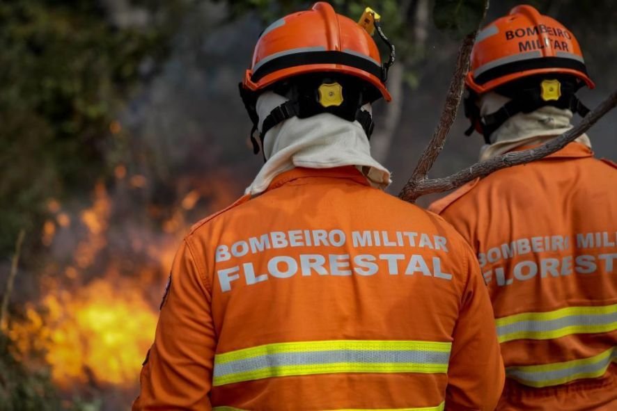 Corpo de Bombeiros Militar combate incêndios em Mato Grosso