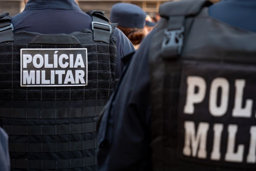 PM de folga detém homem com pistola em festa em Cáceres