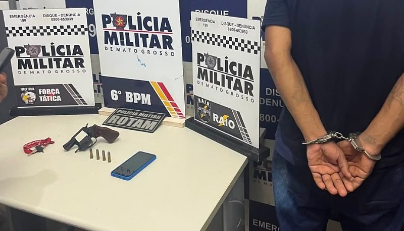 Homem preso em Cáceres com revólver após colisão com viatura