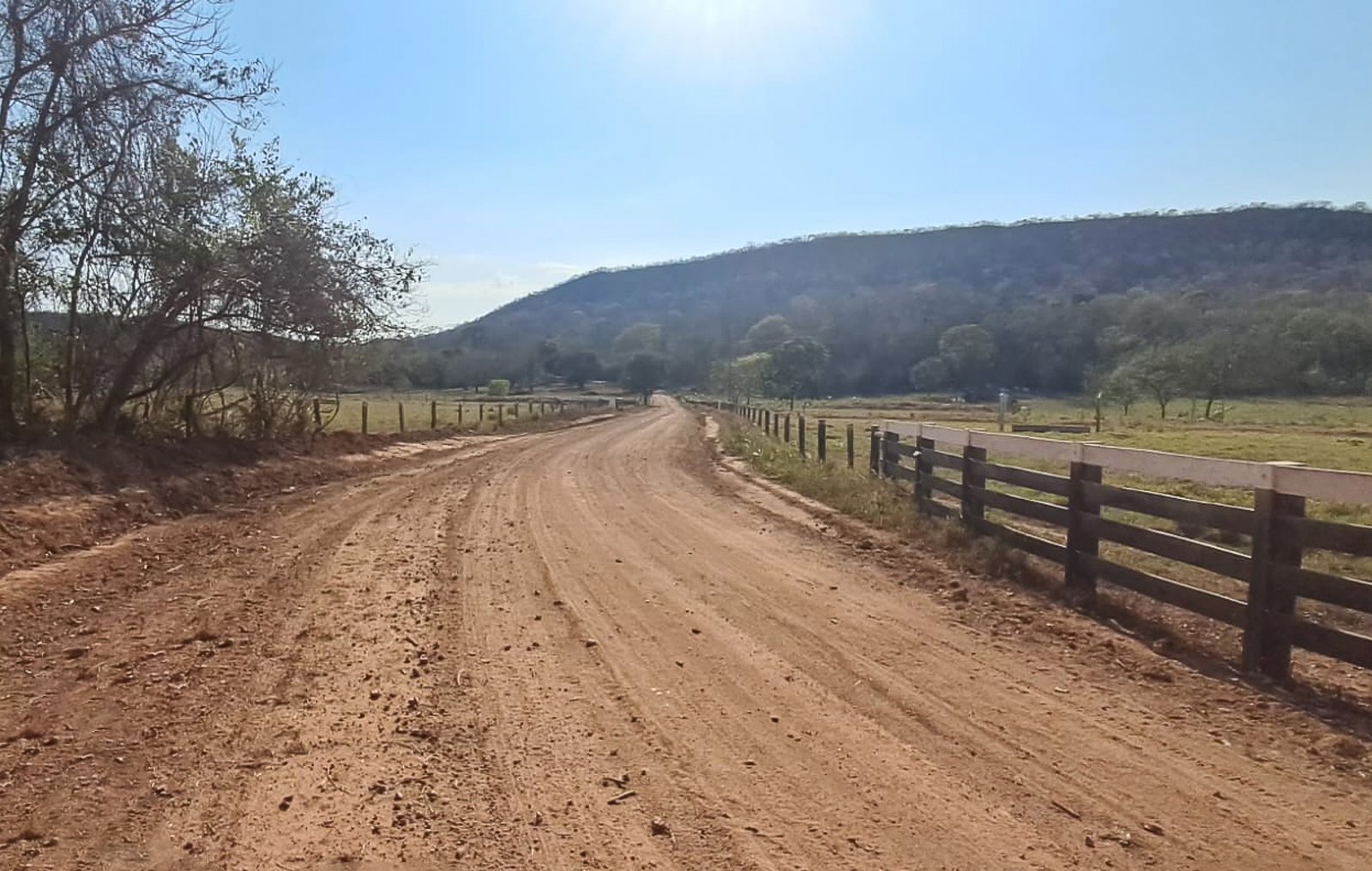Recuperação de estradas vicinais em Cáceres alcança 64 km
