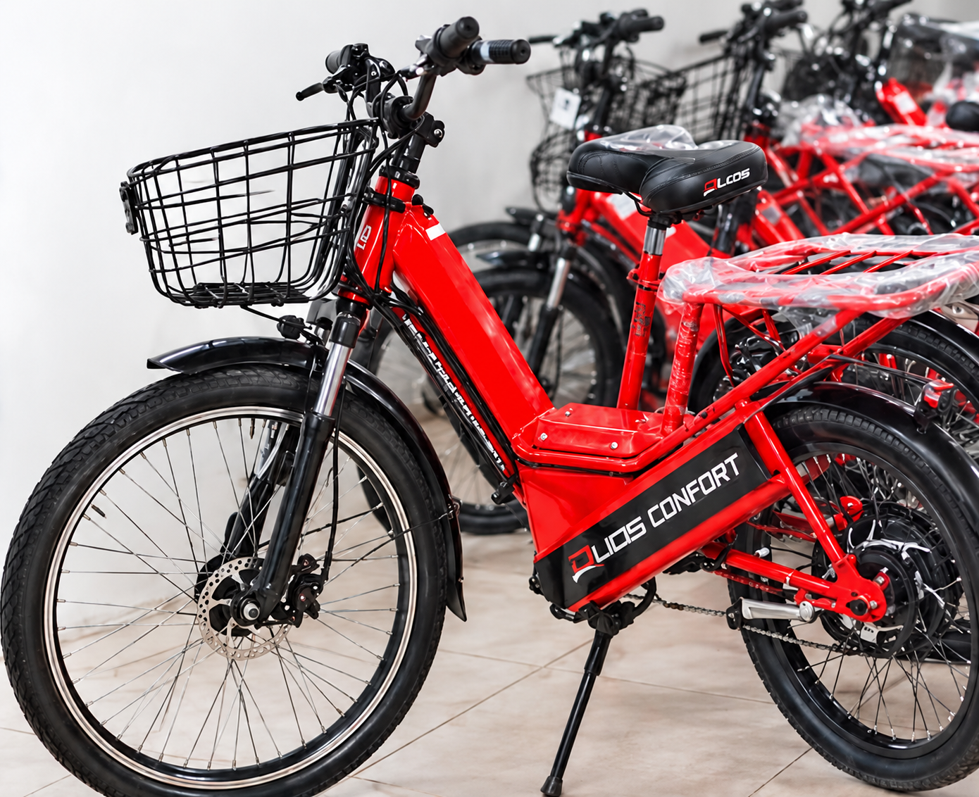 Entrega de bicicletas elétricas fortalece trabalho em Cáceres