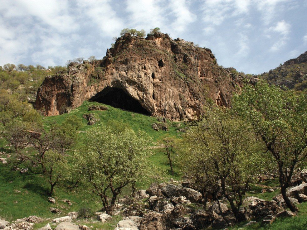Entrada da caverna de Shanidar, no Curdistão iraquiano, sítio arqueológico conhecido pela descoberta de restos de neandertais.