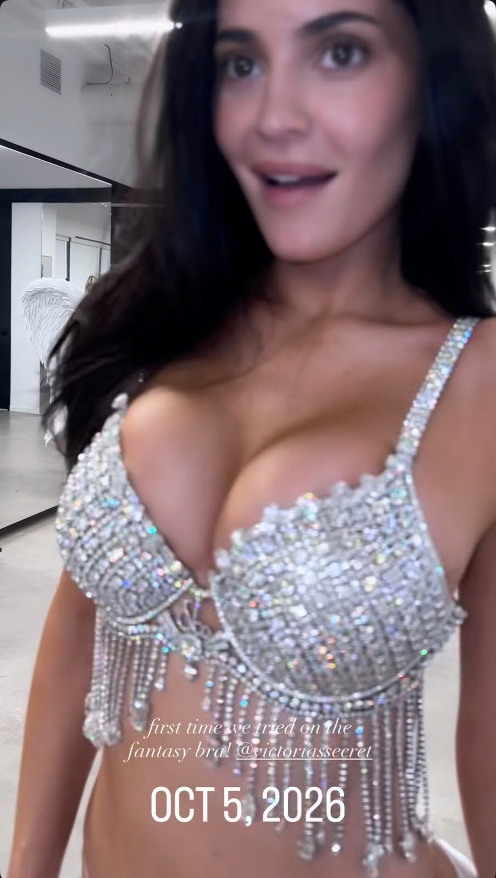 Kylie Jenner se surpreende ao usar Fantasy Bra pela primeira vez — Foto: Instagram
